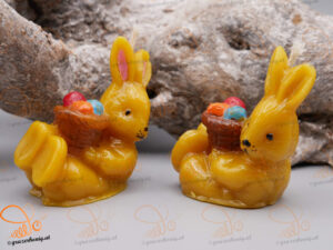 Bienenwachs-Kerze „Osterhase“ Hase mit Korb voller Eier