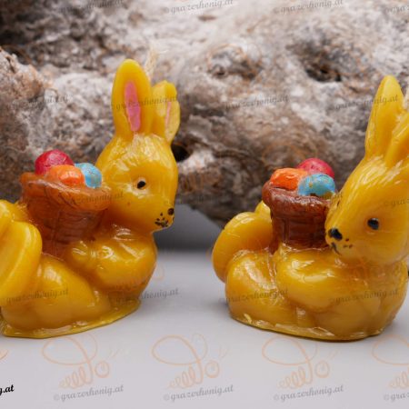 Hase mit Korb voller Eier