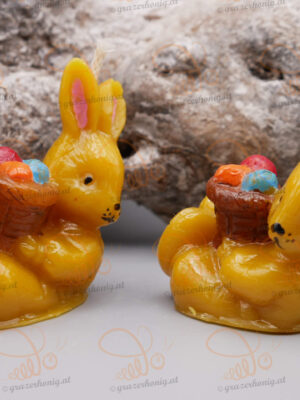 Hase mit Korb voller Eier