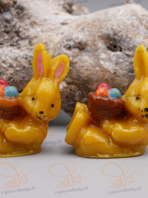 Hase mit Korb voller Eier