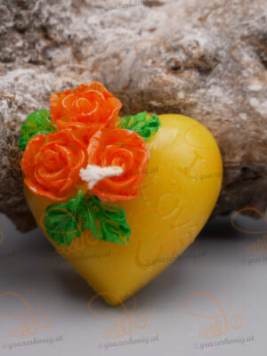 Herz mit Rosenblüten "I Love U"