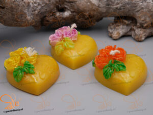 Herz mit Rosenblüten "I Love U"