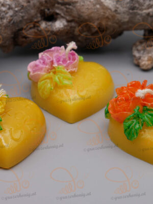 Herz mit Rosenblüten "I Love U"