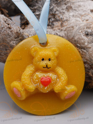 Bär mit Herz in den Tatzen