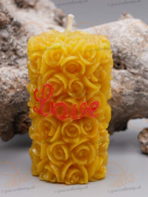 Stumpenkerze mit Rosenblüten "Love"