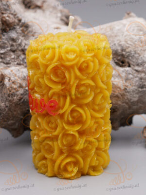 Stumpenkerze mit Rosenblüten "Love"