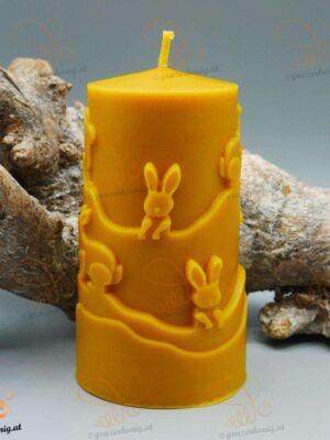 Stumpenkerze mit Hasenmotiv 