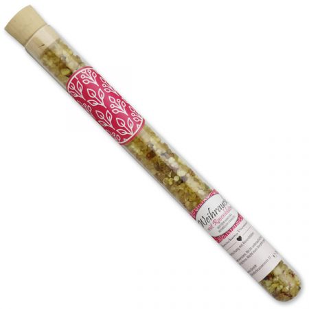 weihrauchmischung mit rosenblüten