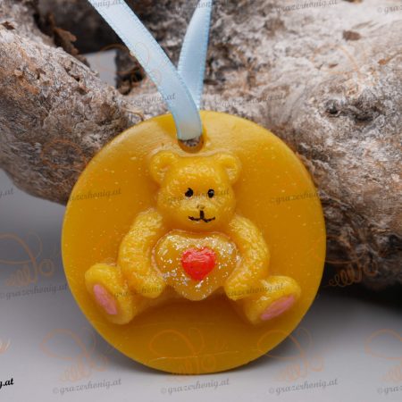 Bär mit Herz in den Tatzen