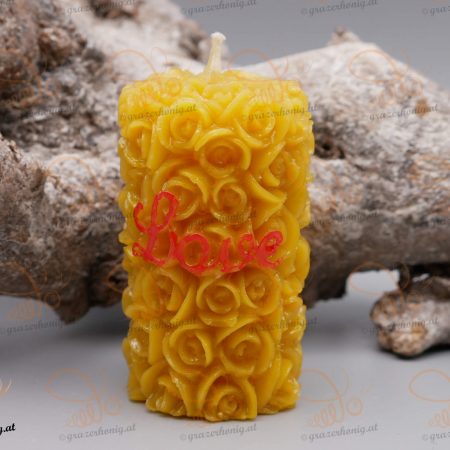 Stumpenkerze mit Rosenblüten "Love"