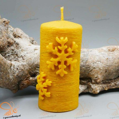 Stumpenkerze mit Schneeflocke