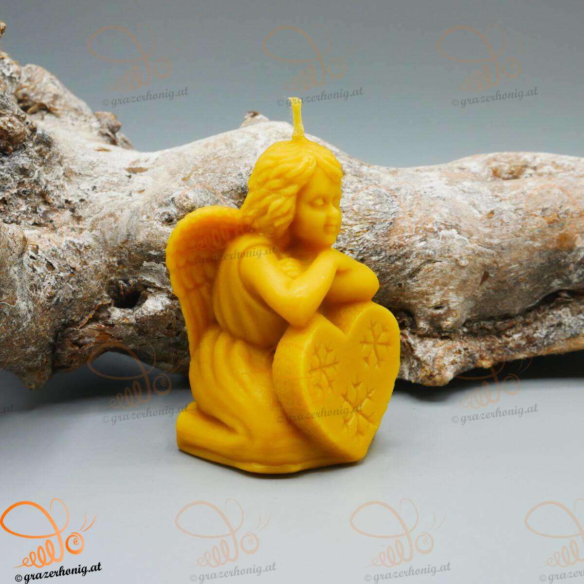 Bienenwachs-Kerze Engel „Seraphina“ Engel mit Herz