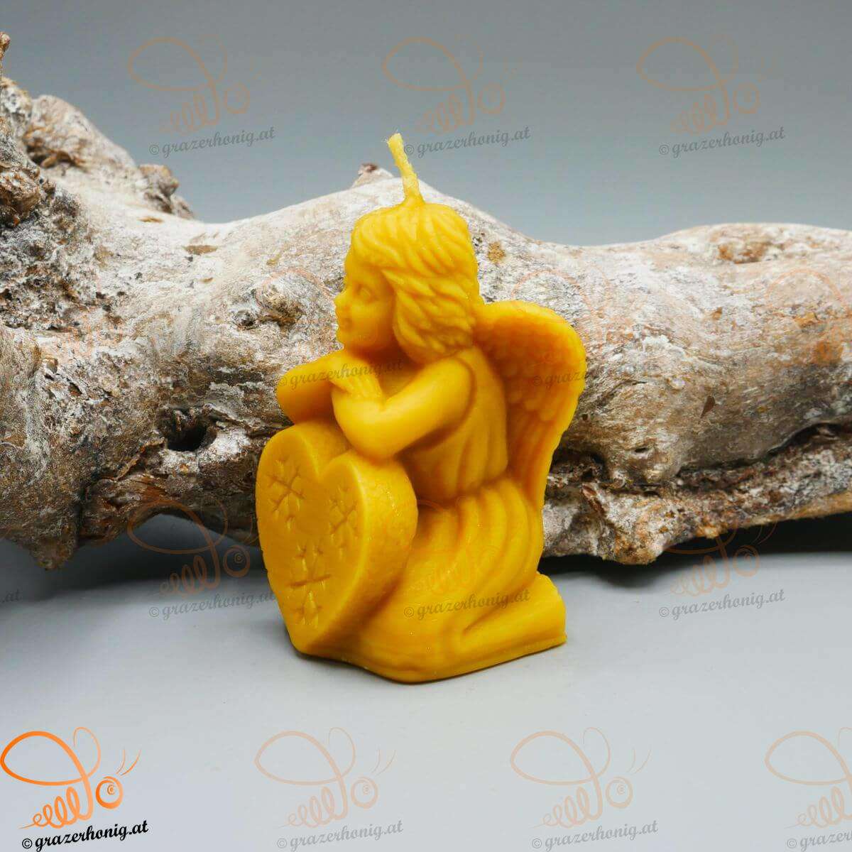 Bienenwachs-Kerze Engel „Seraphina“ Engel mit Herz
