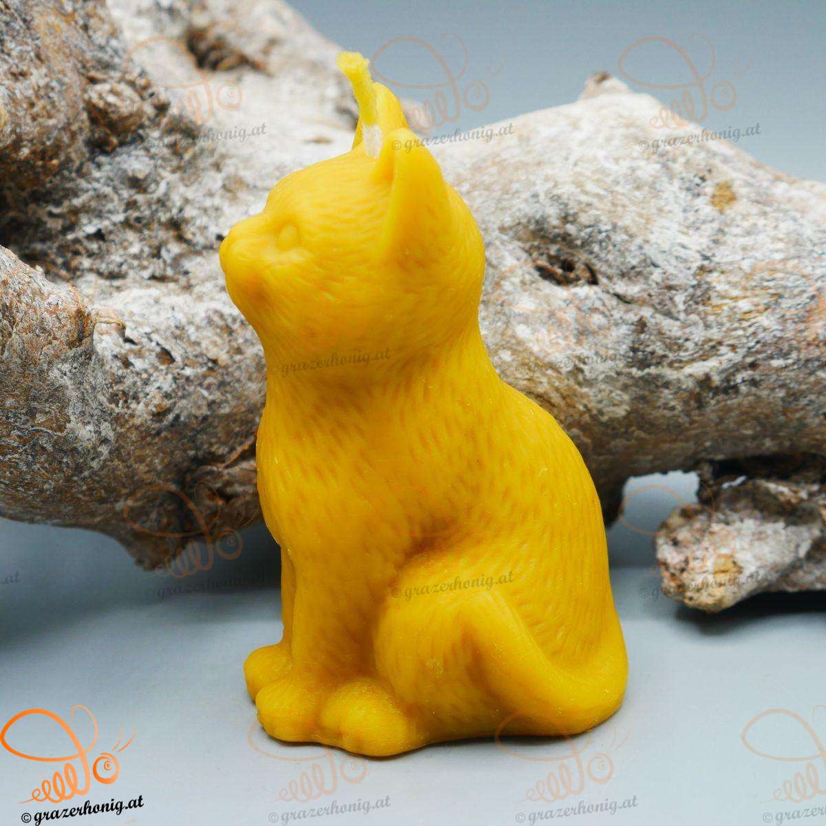 Kätzchen „Mira“ aus Bienenwachs Katze sitzend