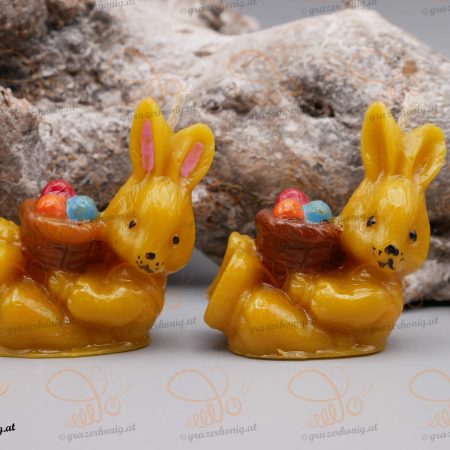 Hase mit Korb voller Eier